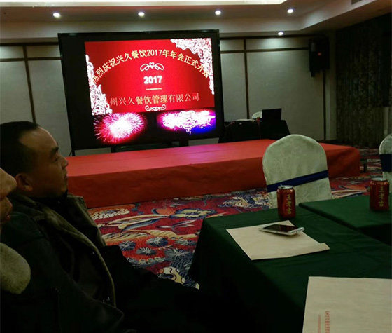 三个黑人玩一个女4P文