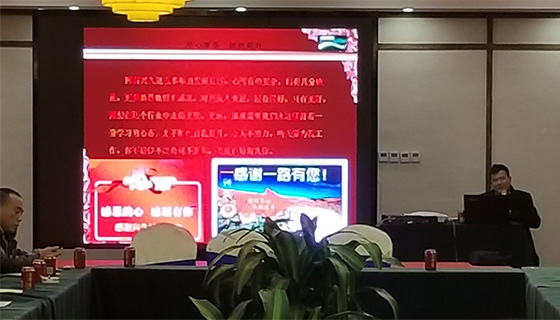 三个黑人玩一个女4P文