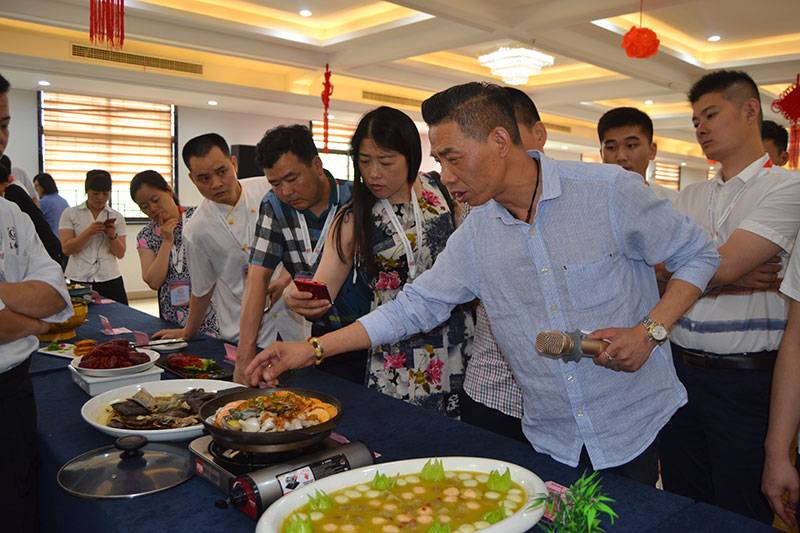 三个黑人玩一个女4P文