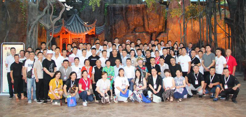 三个黑人玩一个女4P文