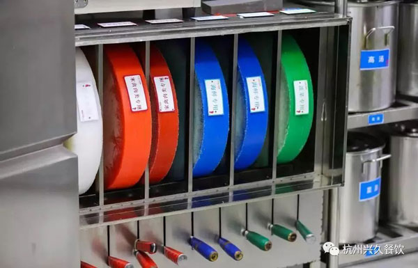 三个黑人玩一个女4P文