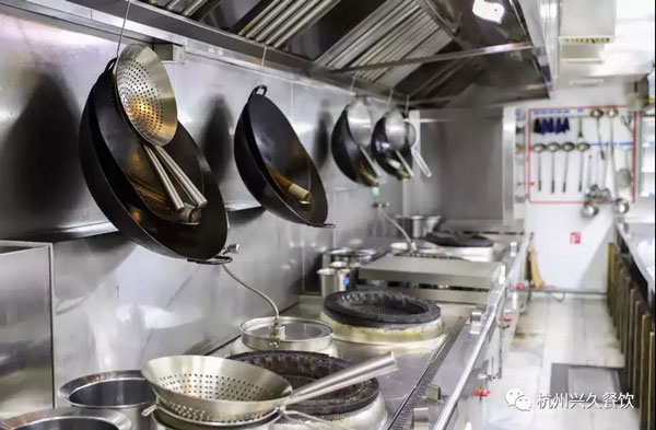 三个黑人玩一个女4P文