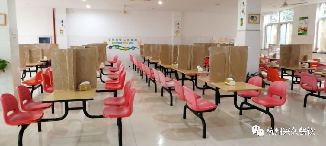 三个黑人玩一个女4P文