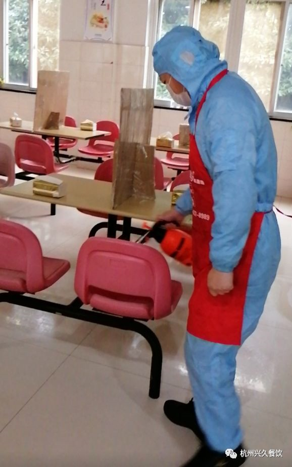 三个黑人玩一个女4P文