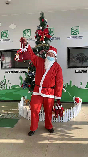 三个黑人玩一个女4P文