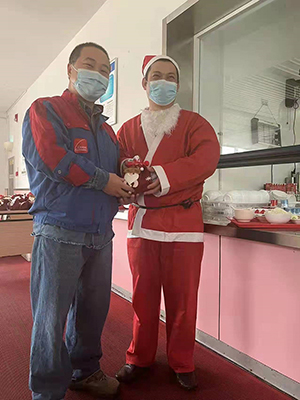 三个黑人玩一个女4P文