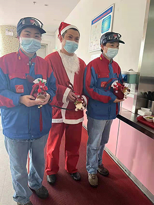 三个黑人玩一个女4P文