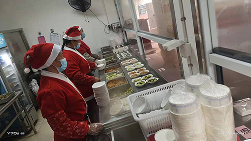 三个黑人玩一个女4P文