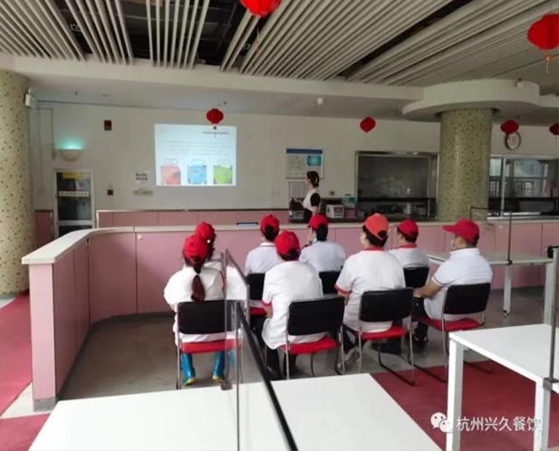 三个黑人玩一个女4P文