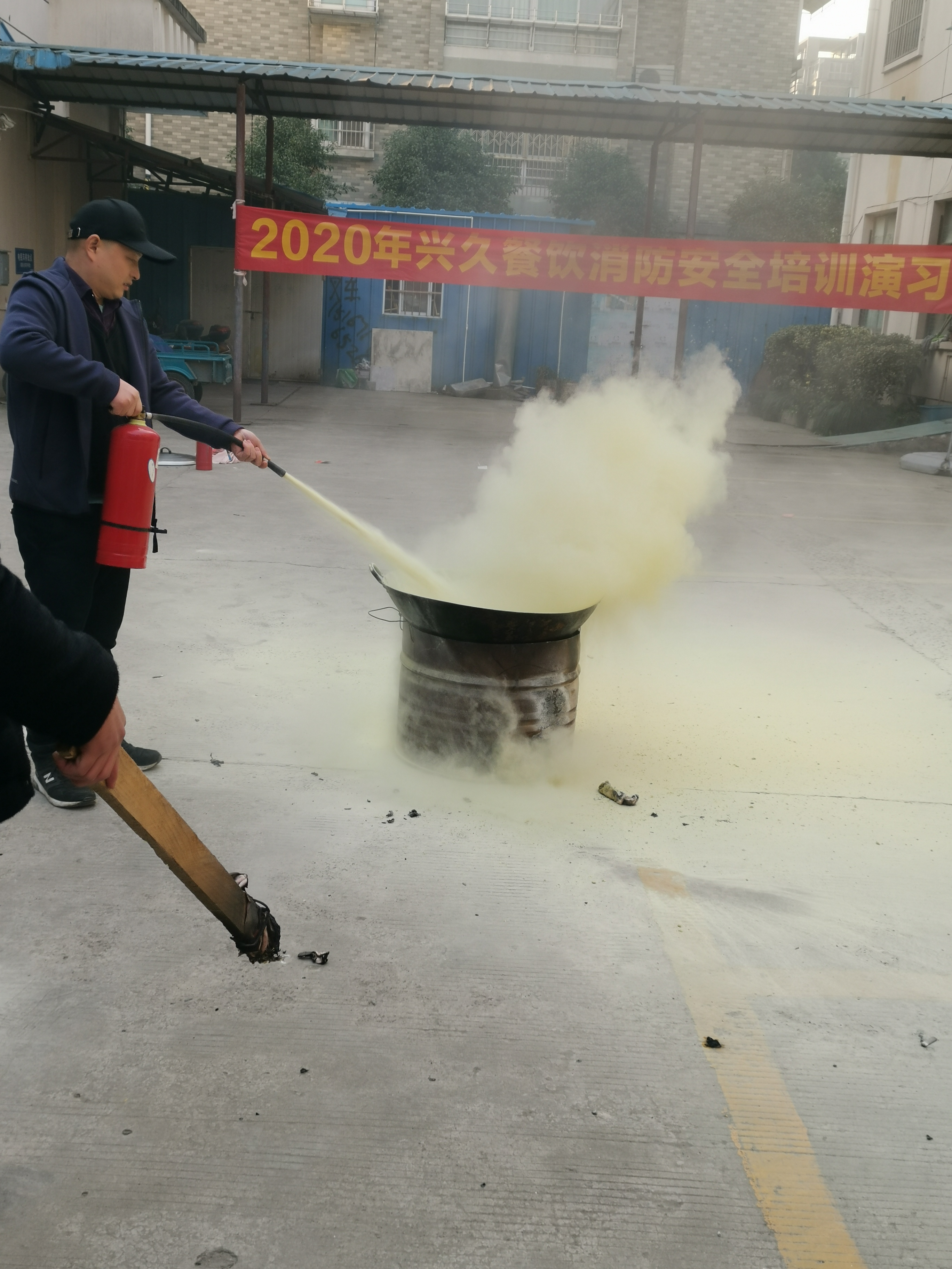 三个黑人玩一个女4P文