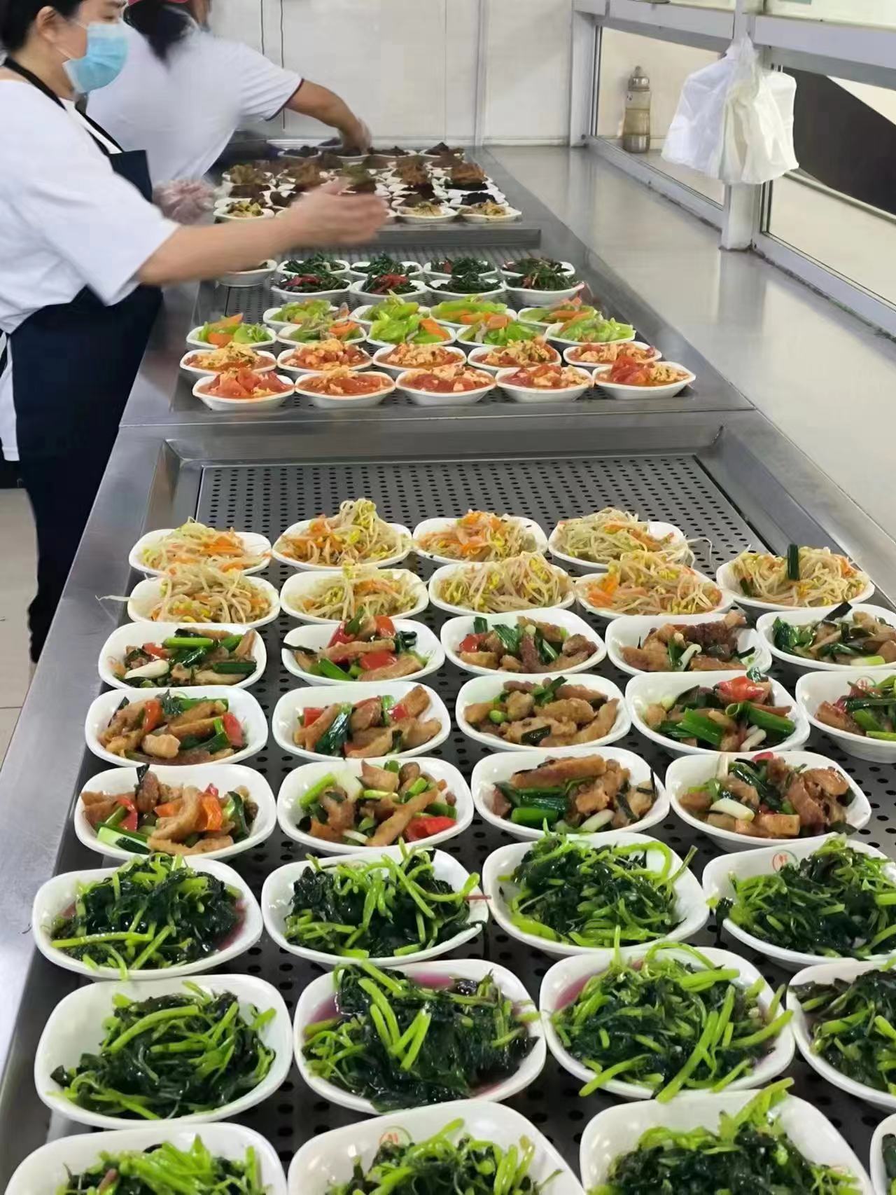 三个黑人玩一个女4P文