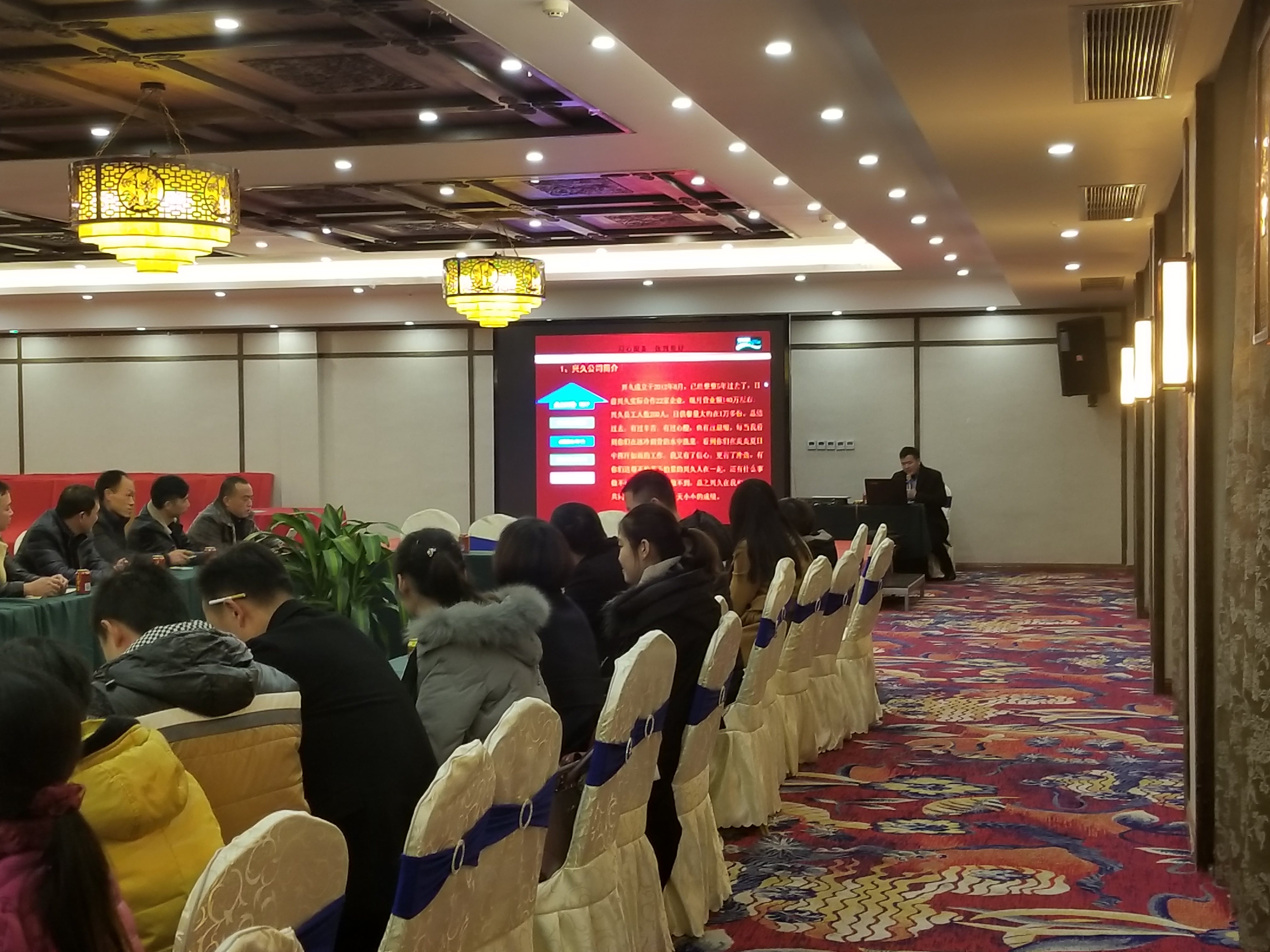 三个黑人玩一个女4P文