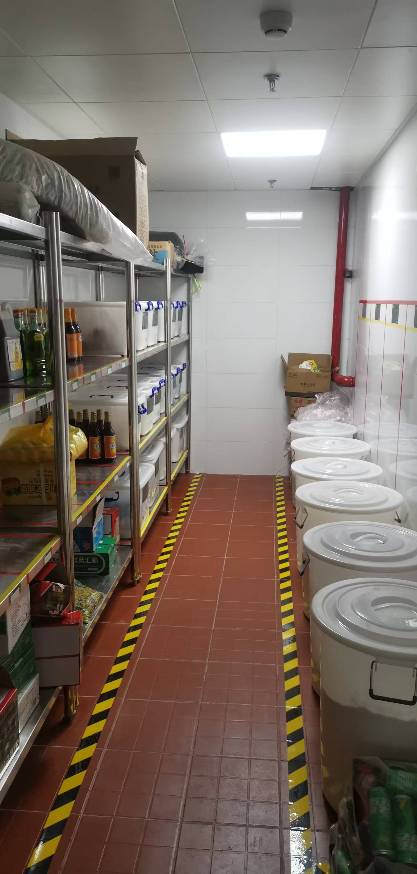 三个黑人玩一个女4P文