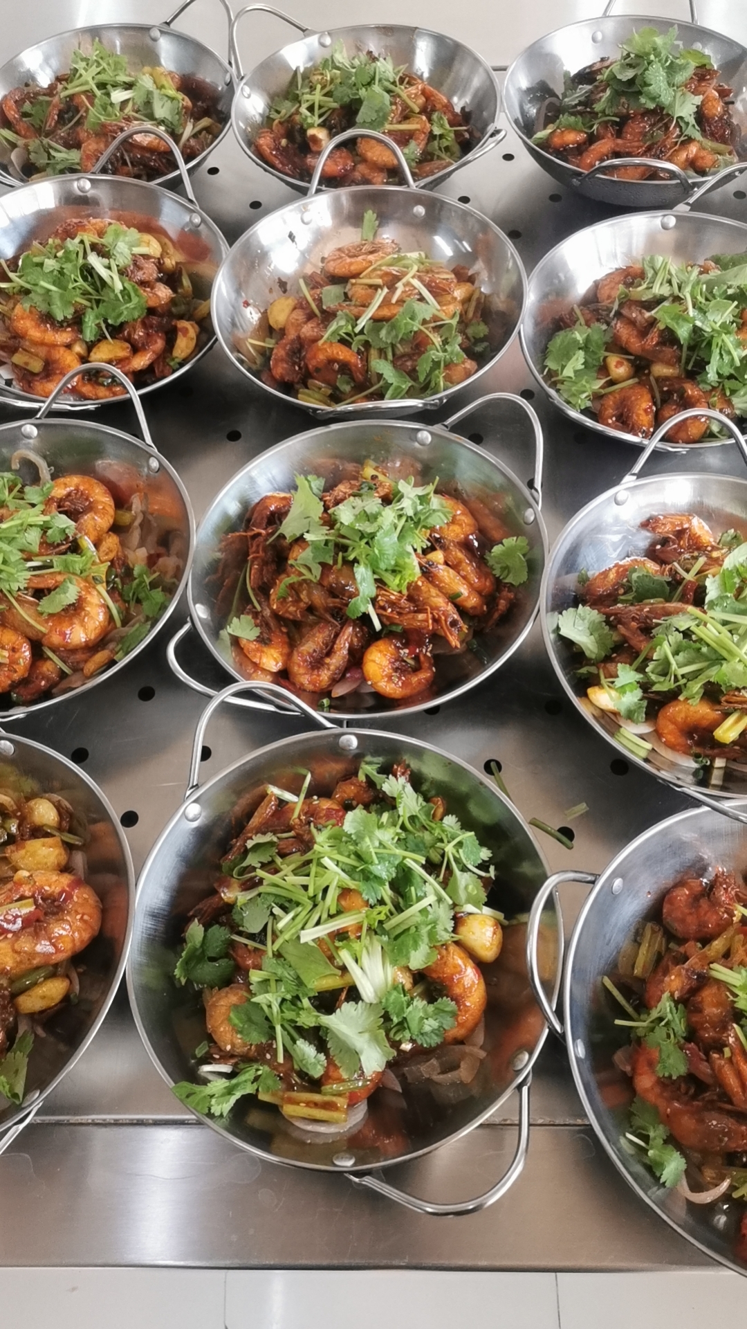 三个黑人玩一个女4P文